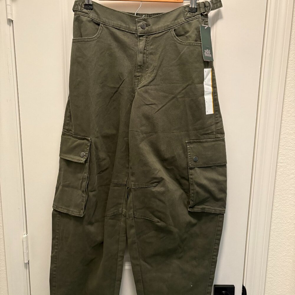 Wild Fable Wide Leg Tapered at Ankle Cargo Pants Green Size Small NWT - Picture 2 of 12